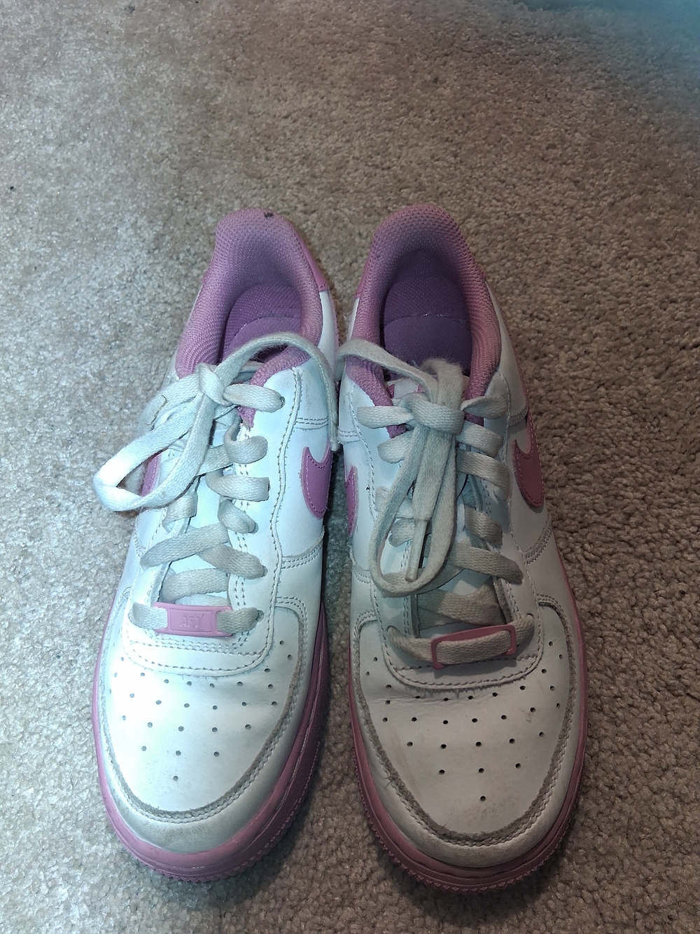 Nike Kids White and Pink Low-Top Sneakers